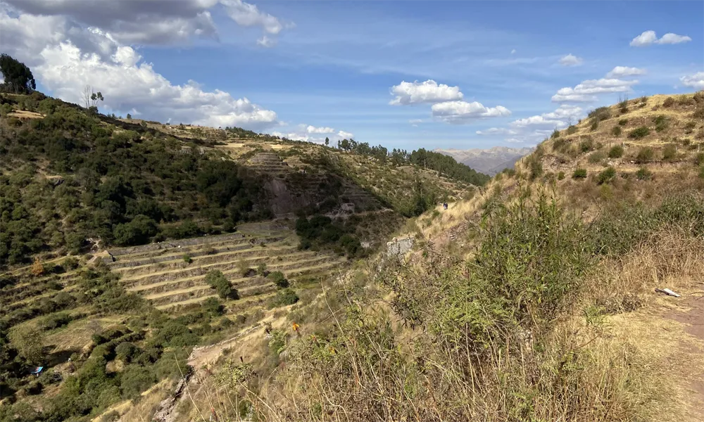 Descubre Inkiltambo Cusco, el santuario inca oculto. Conoce su historia, cómo llegar, precios, atractivos, actividades y consejos en esta guía turística completa.