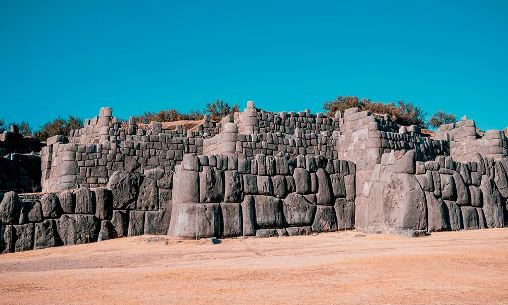 Sacsayhuamán y sus Gigantes Piedras