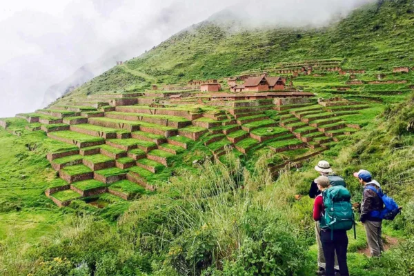 Tours Grupales vs. Privados en Perú