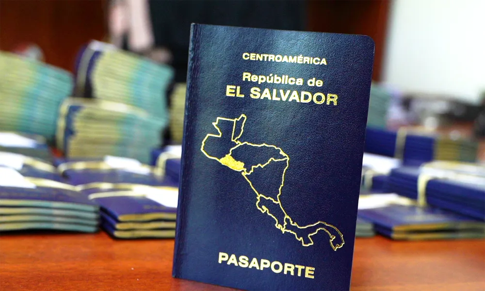 Cómo viajar a Perú desde El Salvador en 2025: vuelos directos San Salvador–Lima, precios desde USD 204, requisitos de ingreso y vacunas.