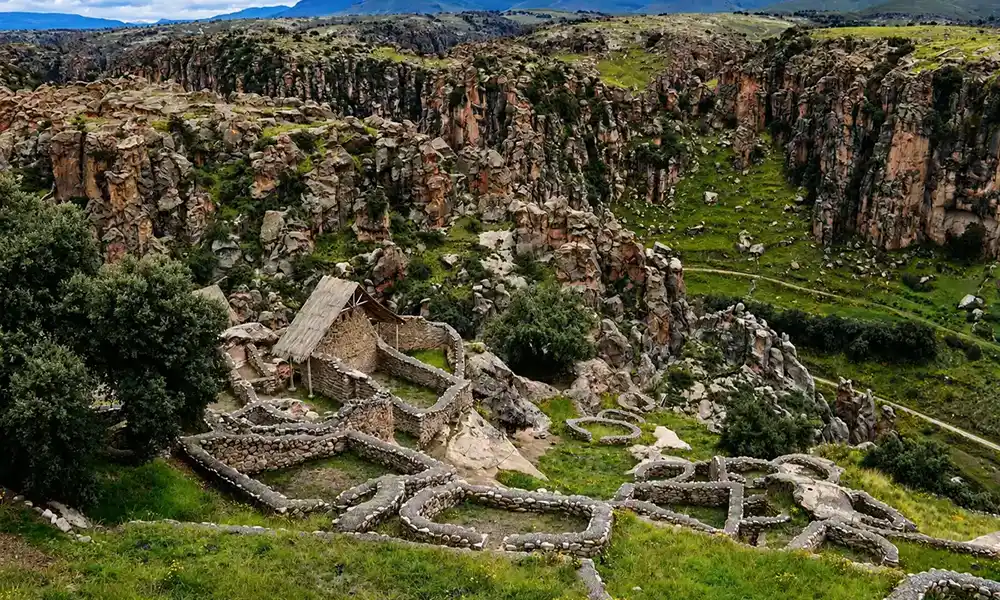 Alojamiento en T’aqrachullo en Espinar Cusco el nuevo Machupicchu